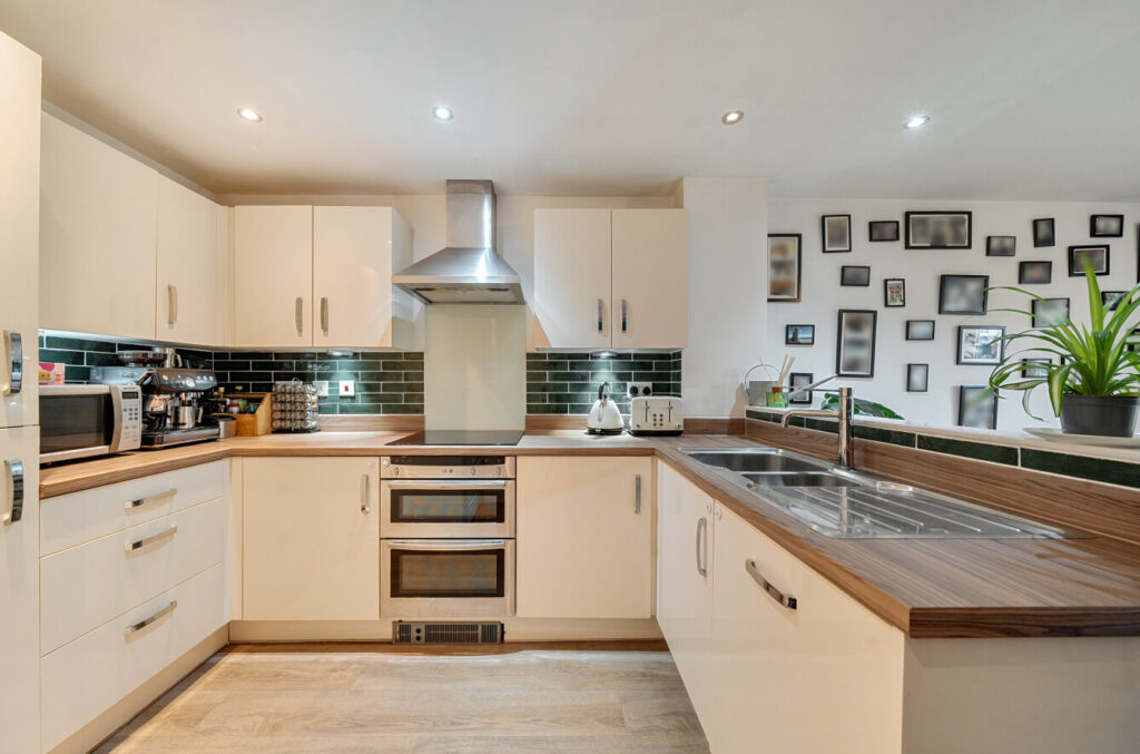 Peregrine Way, Warwick – Stunning 3 Bed Townhouse on Sought After Heathcote Development