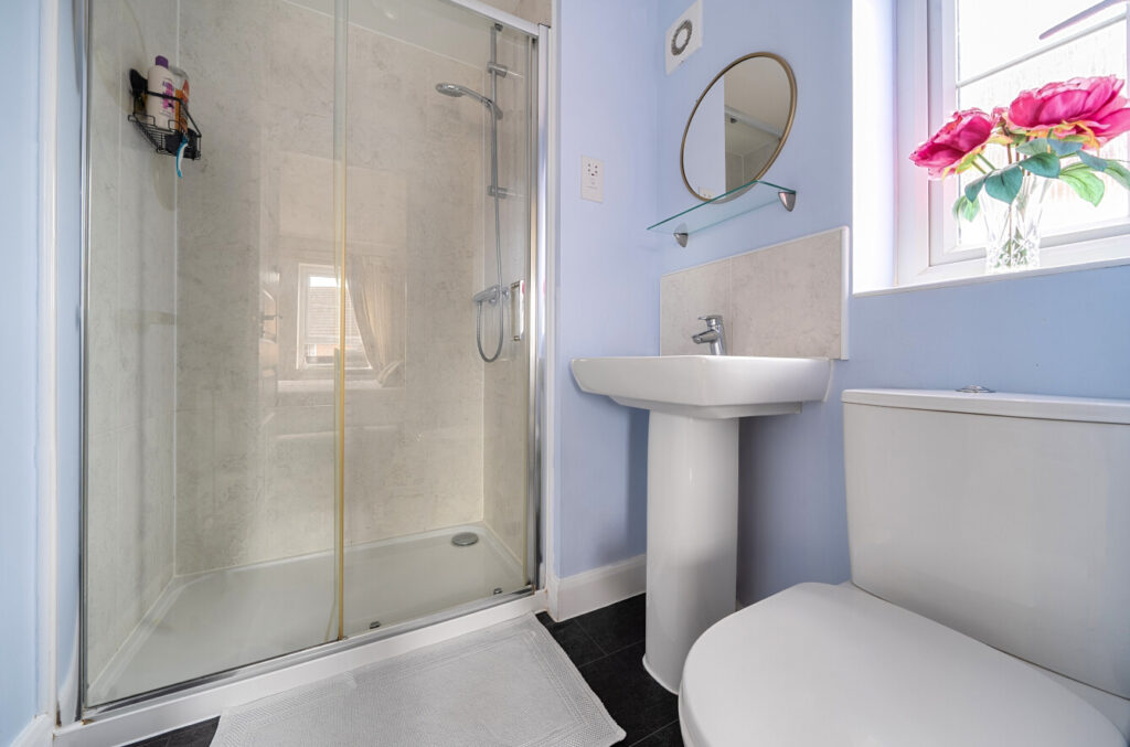 Peregrine Way, Warwick – Stunning 3 Bed Townhouse on Sought After Heathcote Development