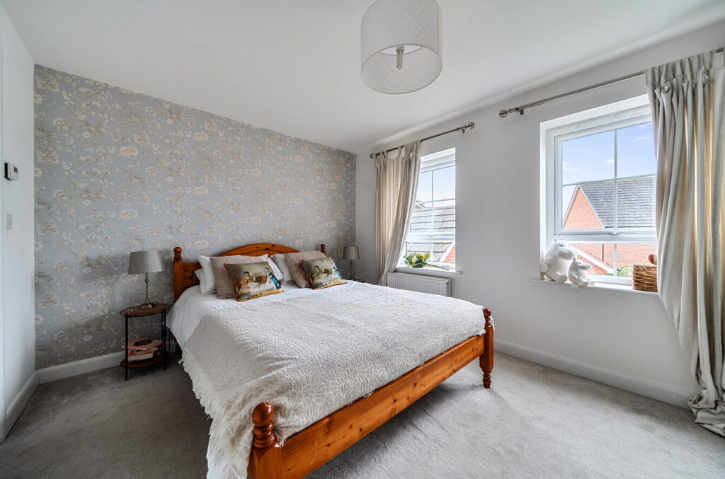 Peregrine Way, Warwick – Stunning 3 Bed Townhouse on Sought After Heathcote Development