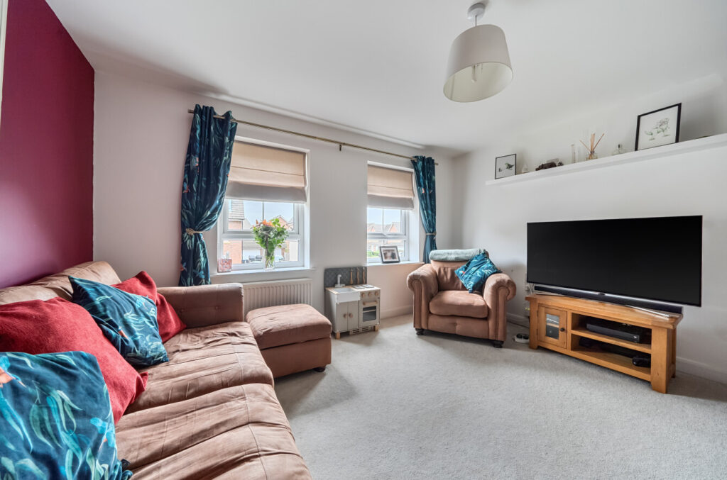 Peregrine Way, Warwick – Stunning 3 Bed Townhouse on Sought After Heathcote Development