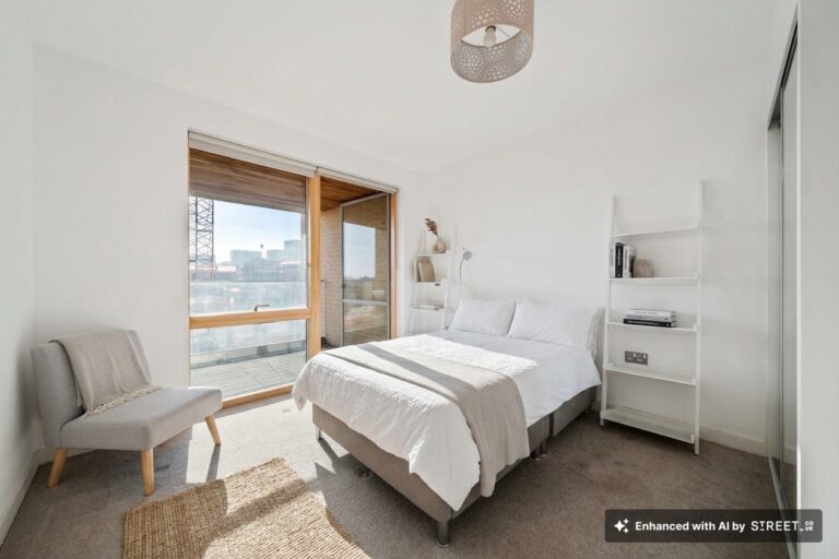 Silvertown Square, London, E16