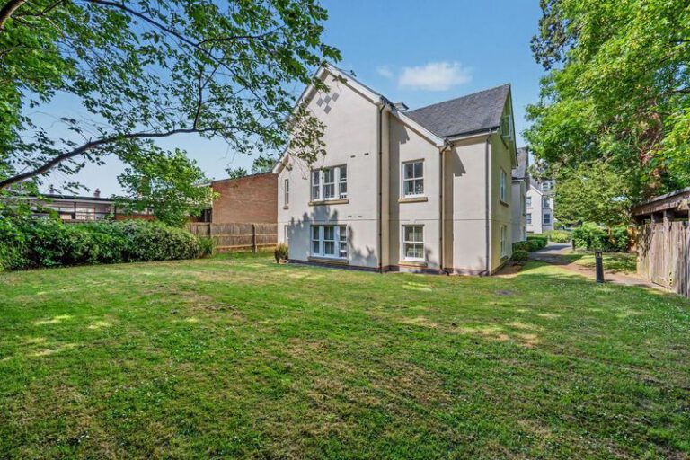Reigate Hill, Wellingtonia Place, RH2