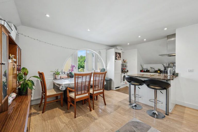 Reigate Hill, Wellingtonia Place, RH2