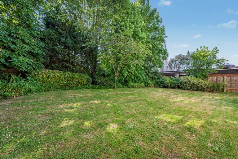 Reigate Hill, Wellingtonia Place, RH2