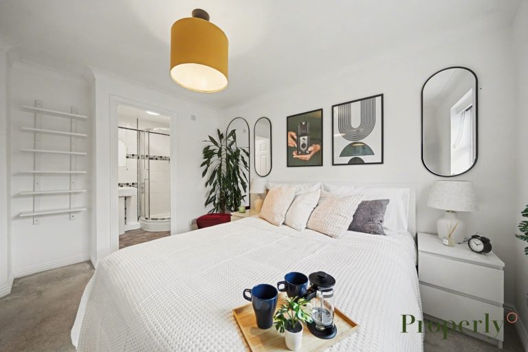 45 Falcon Road, Hertford Court, SW11